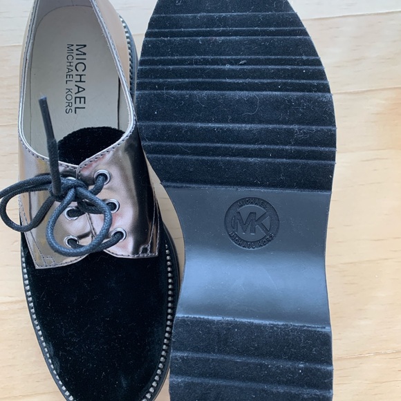 Michael Kors - Women’s Vivia Lace Up Platform Oxfords (6 1/2) - Picture 4 of 6